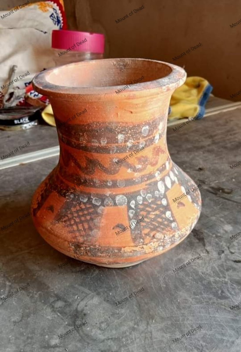 JuhiDixit20's tweet photo. Painting Pottery from Mohen Jodaro.
Source : Harappan Archaeology (Facebook).
.
#mohenjodaro #indusvalleycivilization #thelostriver #archaeology #highlyurbanised #harappaarchaeology #seals #craftproduction #chanhudaro #technologicaladvancedcivilsation #undecipheredscript https://t.co/ozUhW1flVl