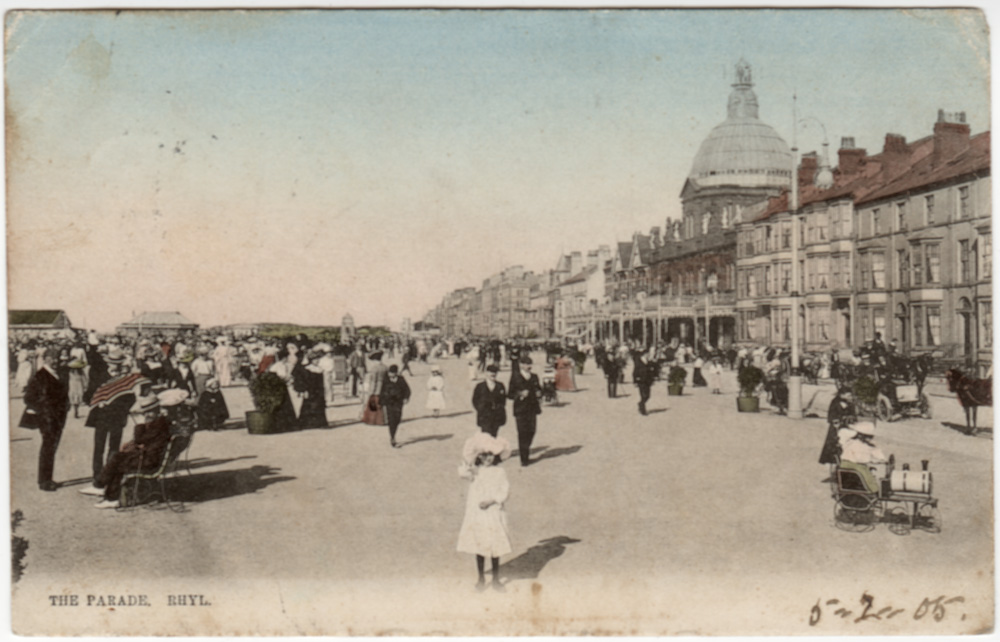 It was a busy day at Rhyl in 1905! 

Hundreds of visitors flocked to Rhyl at the height of its popularity in the late 19th and early 20th centuries.

📷 @NEWalesArchives. 
Browse their gallery 👇 
bit.ly/NorthEastWales…
Or visit their Hawarden or Ruthin branch!

#ArchivesWales