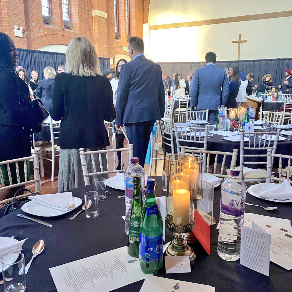 cookwithanisa's tweet photo. Thank you so much to our High Sheriff of #Leicestershire, @MehmoodaDuke inviting us to celebrate Fasting, doing #iftar with our Leicester community from all backgrounds, wonderful to see everyone together at the @SPCLeicester ❤️ #ChooseYourFast #FastingTogether #Ramadan https://t.co/dzQJE9FTpN