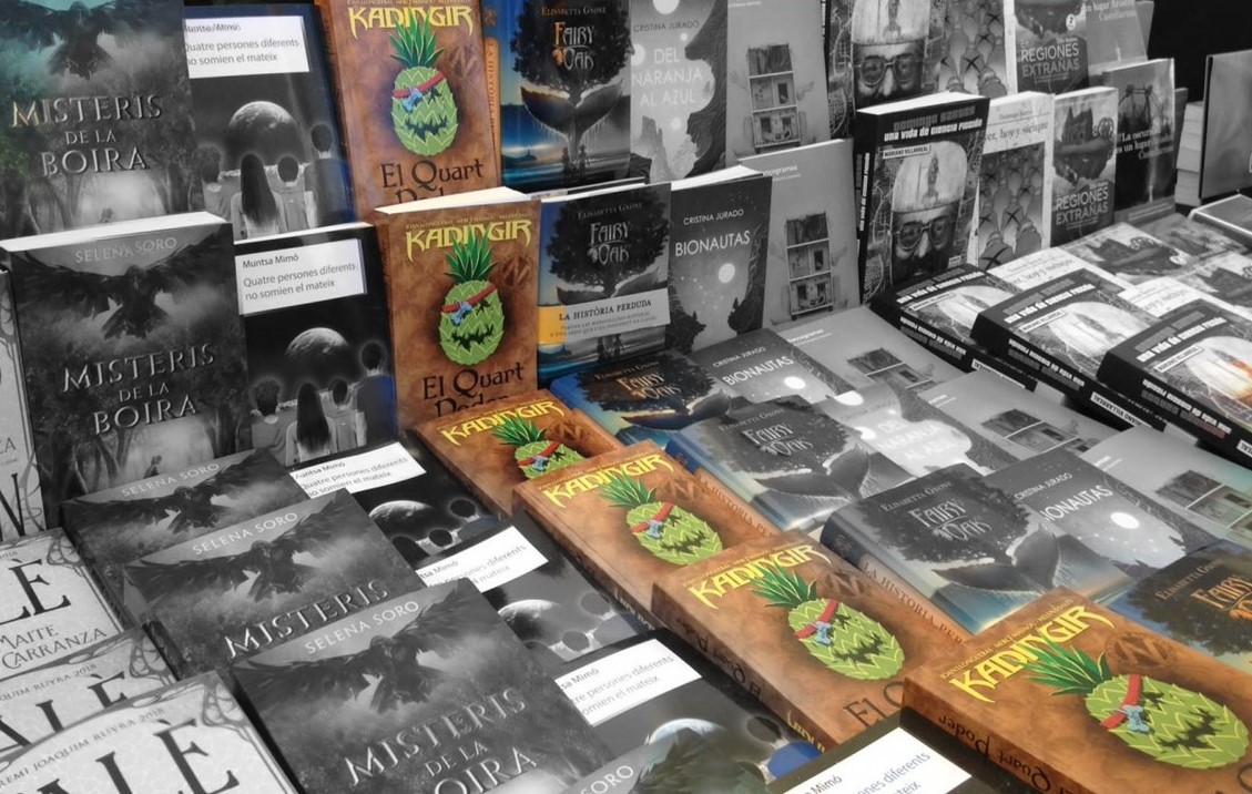 Dia de pluja... ☔️I demà també plourà, sembla... 🌧️
I per Sant Jordi?😰 

PER SANT JORDI, NOSALTRES SEREM EL SOL! 
😁🌞😁🌞😁🌞😁🌞😁🌞😁🌞😁
Celebrarem la festa amb pluja, boira, neu o vent!

Ens veiem a #Vic! 
+info:
cat.kadingir.com/blog/2022/04/1…
#SantJordi2022 #Kadingir #ViscaKi