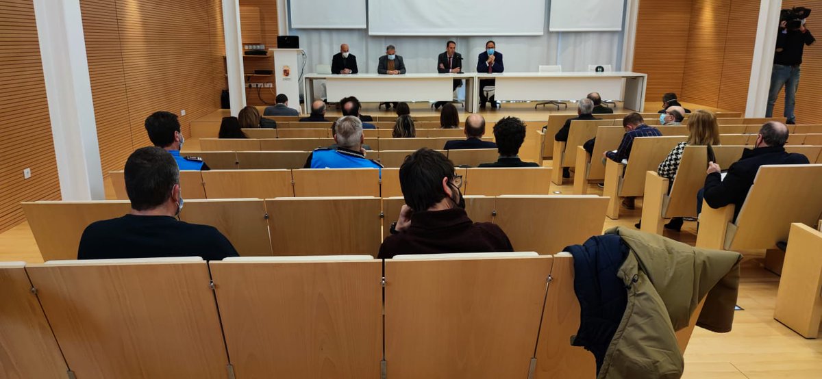 edusipalencia's tweet photo. ¡Palencia cada vez más cerca de ser una ciudad más sostenible para sus vecinos! 💚✨

👉 El pasado 6 de abril se celebró el primer taller de participación ciudadana ‘Identificación de retos y oportunidades’ del PMUS

📍 Participación a través de: https://t.co/4hKi5bqUuc https://t.co/MOGKc9v5VD