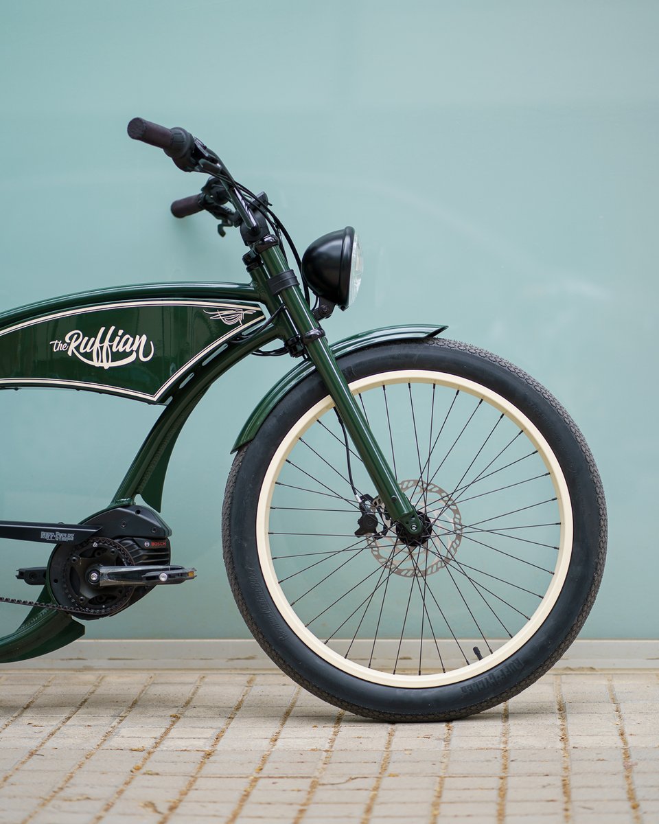 Take a closer look at the vintage green Ruffian

#ruffcycles #ruff #theruffian #ruffian #theruffianebike #ruffianebike #electricbicycle #electricbike #ebike #pedelec #poweredbybosch #handcraftedingermany #lifestyle #regensburg #bike #bicycle #bicycles #bosch #custom #germany