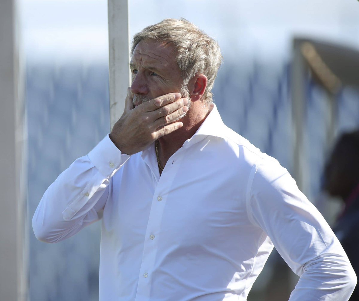 RETWEET if you support Kaizer chiefs' decision of firing Stuart Baxter 👍