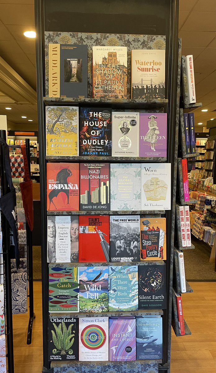 liagibap1966's tweet photo. Quick re-vamp of the display unit in front of shop https://t.co/5SFJ9H7ago