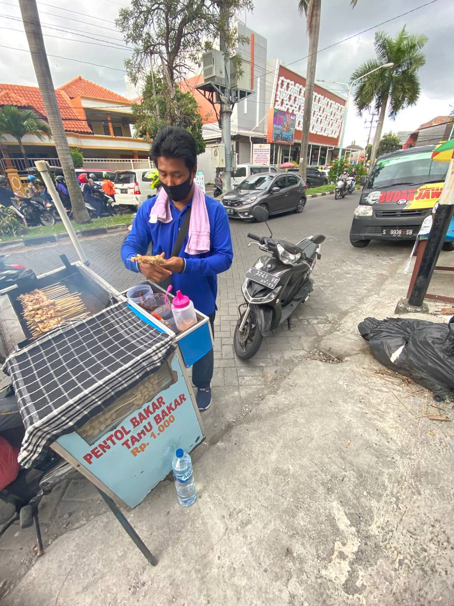 biendhau's tweet photo. Favorit takjil, ayo mrapat sblm uwantriii @infoGRESIK https://t.co/ZIv6RhHHIZ