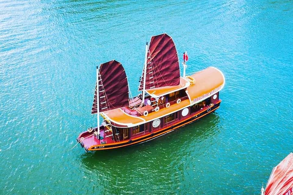 T11018423Hoa's tweet photo. The most beautiful floating village in the entire world #bsa #lanhabay  #blueswimmeradventures https://t.co/oPn320tZyo
