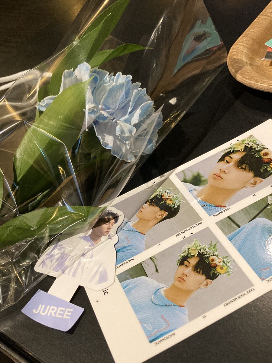jjjangyw's tweet photo. #MIRACLE_IN_APRIL
꽃도 쫑생이도 넘나 예뿐💙💙 https://t.co/JG5BP3libB