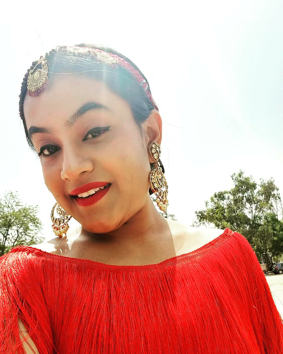 BaxiNatasha's tweet photo. Did someone just say Red Hot ❤️‍🔥❣️🔥 
#burning 
#redsiren 
#ethnicwear 
#mathapatti 
#weddinglook 
#simpleyetelegant
#traditionalaffair 
#weddingvibes 
#loveforred 
#leoshinesbright https://t.co/2QGoYhRzf7