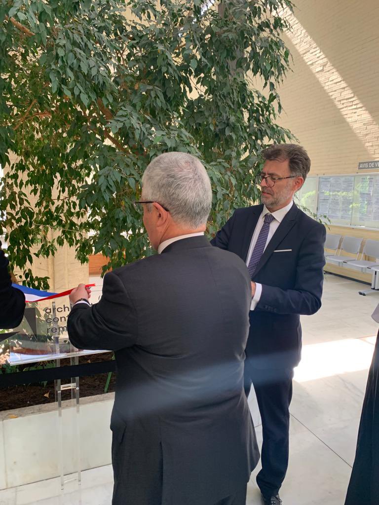 PresidentTJEvry's tweet photo. Les chefs de cour de Paris ont aussi inauguré en présence du Bâtonnier Caruso et de la DIR-SG IDF Mme Launay la plaque Architecture Contemporaine Remarquable = classement pour les bâtiments 20e siècle par arrêté Préfet de Région IDF pour les 50 ans de la cité administrative Evry https://t.co/KJ066ypAGL