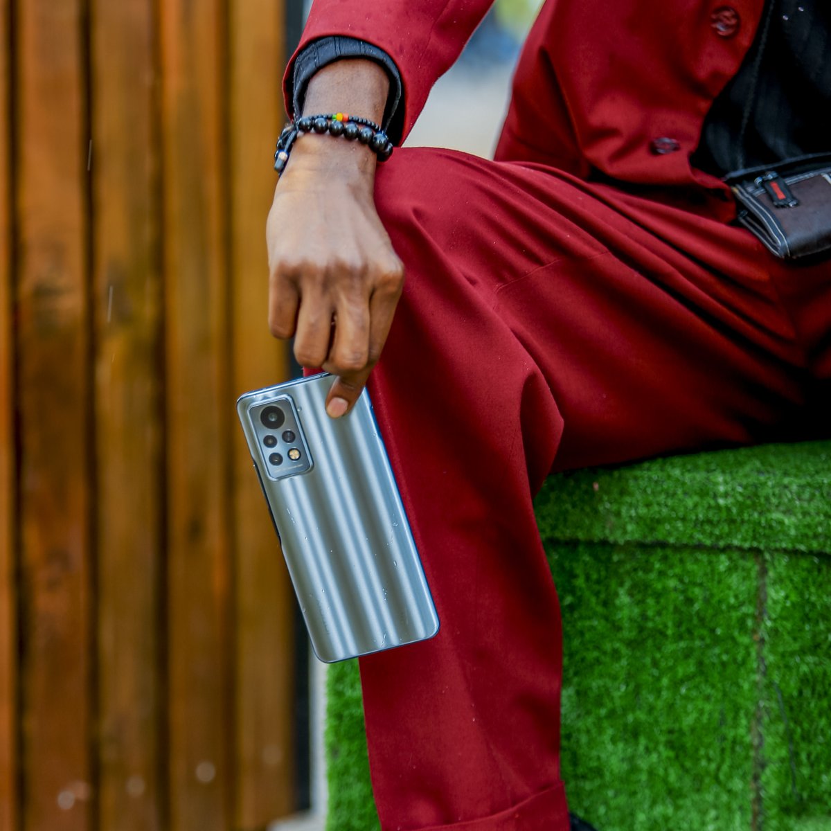 infinixrwanda's tweet photo. Cool, chic and stylish. What words would you use to describe the #infinixNOTE11Pro?

Hit the comment section.

#infinixmobile #PlayBig https://t.co/X6mlf5iPnx