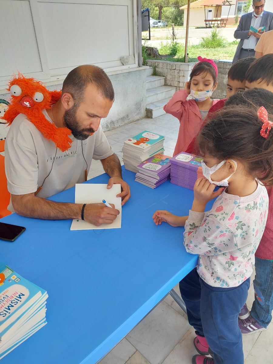 #okurgezer
20/04/2022 tarihinde, Okur Gezer Projesi kapsamında Yazar-Ögrenci Buluşması etkinliği yapıldı. Yazar Lider Hepgenç'in öğrencilerle eğlenceli ve eğitici etkinlikleri sonunda yazarımız kitaplarını imzalayarak öğrencilerimize dağıttı. <a href="/mugla_mem/">Muğla İl Millî Eğitim Müdürlüğü</a> <a href="/koycegiz48/">Köyceğiz Kaymakamlığı</a> @MemKoycegiz