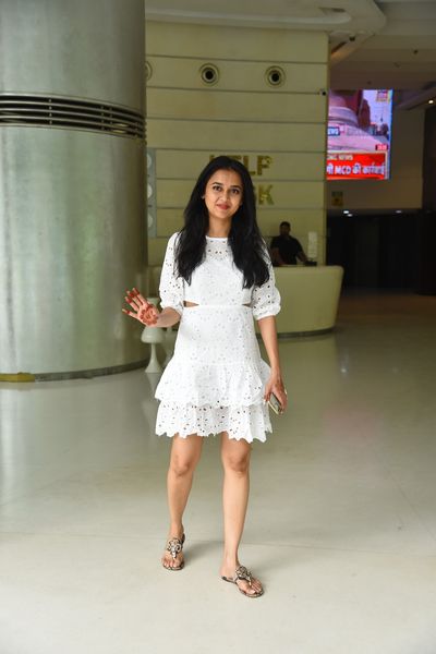 middaygujarati's tweet photo. #TejasswiPrakash spotted in the city 
#televisionactress #indianactress #whiteoutfit #whitedress #CelebSpotted #casuallook #TejasswiIsTheBoss 
.
.
https://t.co/14SEQUEyyJ https://t.co/ttRZQe4fhU