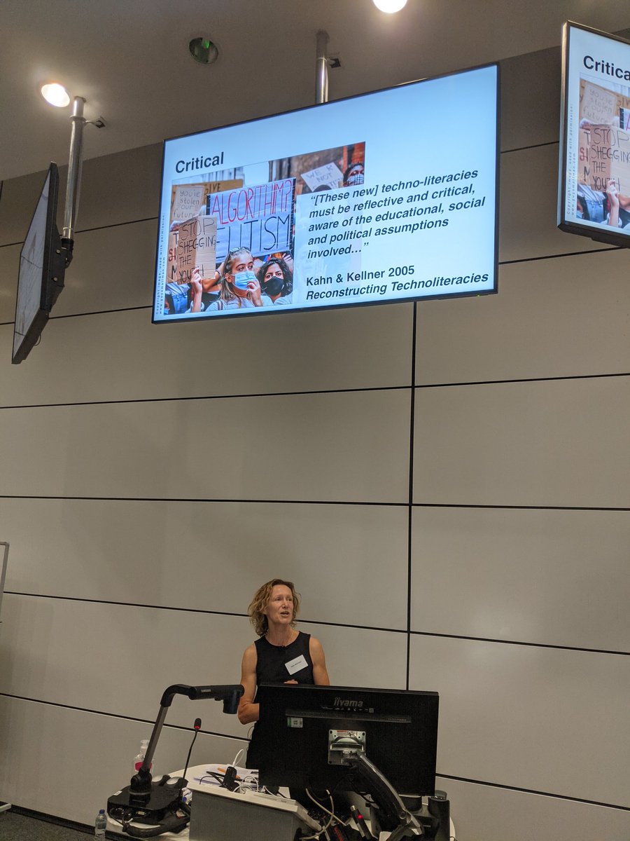 Daniel Villar-Onrubia https://mastodon.green/@dvo (@villaronrubia) on Twitter photo Now @helenbeetham talking about critical (post)digital capabilities #postdigital <a href="/disrupt_learn/">Disruptive Media Learning Lab</a> <a href="/CovUni_CPC/">Postdigital Cultures</a> Now @helenbeetham talking about critical (post)digital capabilities #postdigital <a href="/disrupt_learn/">Disruptive Media Learning Lab</a> <a href="/CovUni_CPC/">Postdigital Cultures</a>