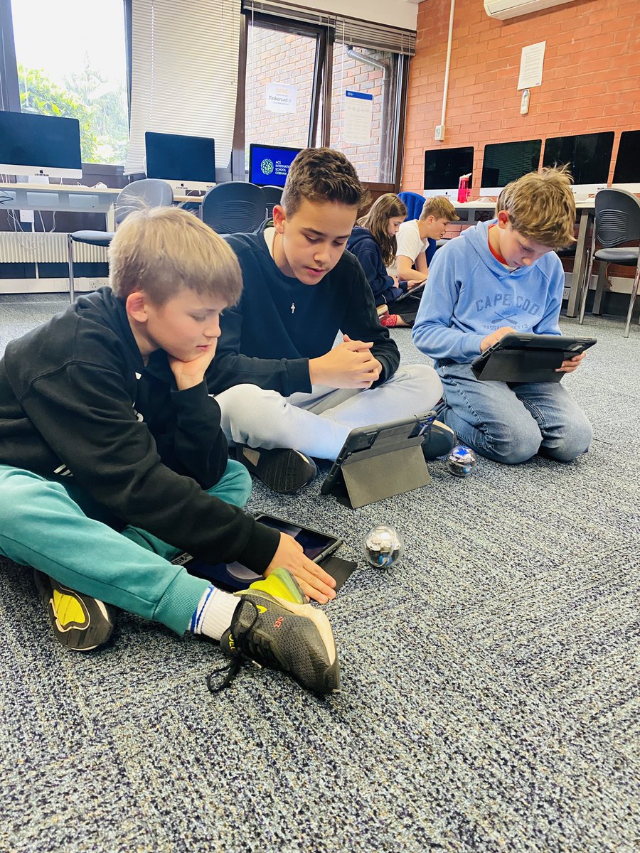 tania520's tweet photo. Grade8 Discover CS students @ACSCobhamSchool hosted coding lessons (using @Sphero Bolts) for Grade4 to reinforce their own learning as well as to learn how to present concepts in an understandable way. #coding #STEM #studentledlearning #programming #DeepLearning #ACSCobhamLife https://t.co/qdqkpZiRyO