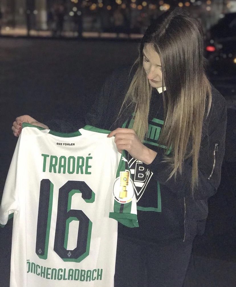 Teamtraore16's tweet photo. Alles gute Ibo! Bleib wie du bist du fehlst in Gladbach! 😔 Du wirst immer meine Nummer 1 bleiben. 💚 https://t.co/mYTeJOi3EB