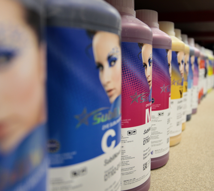 InkTecEurope1's tweet image. Save money with our fully compatible, large format inks. Cyan, magenta, yellow, black or more – what do you need? 

💧Solvent
💦 Aqueous
↘️Latex
🥏Sublimation
💙UV 

bit.ly/3kyzopV #largeformatinks #solventinks #aqueousinks #latexinks #fullycompatible #mimaki #roland