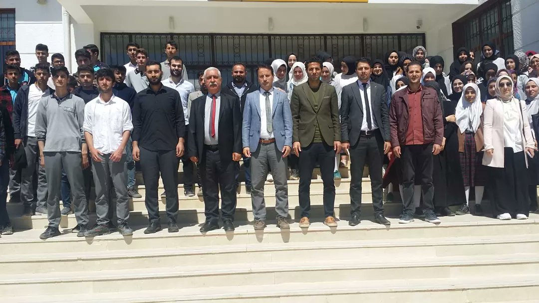 abdullah_ylmz02's tweet photo. Samsat İlçe Milli Eğitim Müdürlüğü'nün organize ettiği ;
 
       #DUYARLIGENÇLİK

Söyleşimizden kareler !

#samsat #ilçemillieğitim #sahne #mikrofon 
#hitabet #konferans #gençlik #azim #hırs https://t.co/tyBvlKy15c