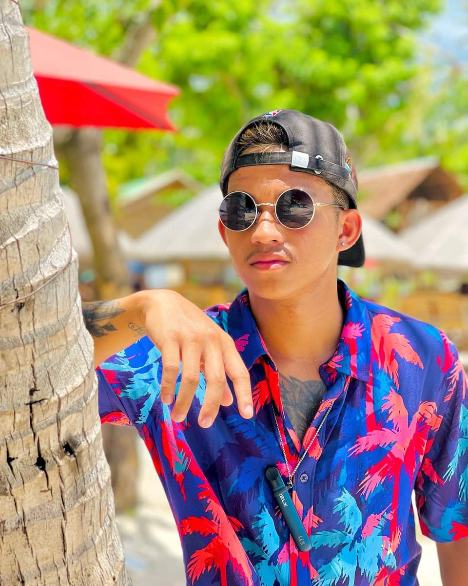 emjayssquadofc's tweet photo. Summer is 🔥 @emjaysavillaaa https://t.co/7zIAAOcqAt