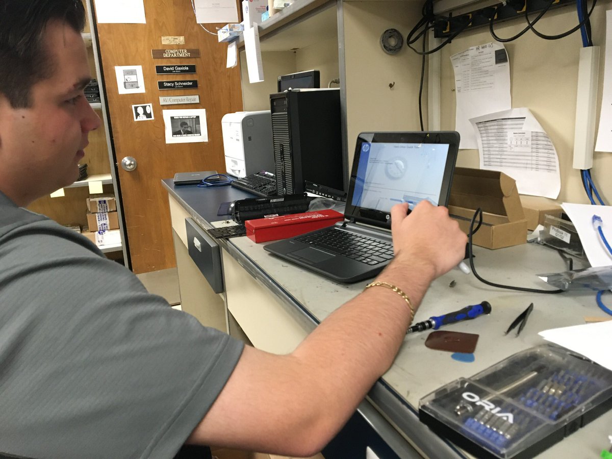jlutech's tweet photo. At our internship today, me and @joshuacase_MET troubleshooted laptops with battery issues. We documented the steps we took and how we resolved the problem. #PeoriaMET #PeoriaMETTech https://t.co/2pES4ubZoX
