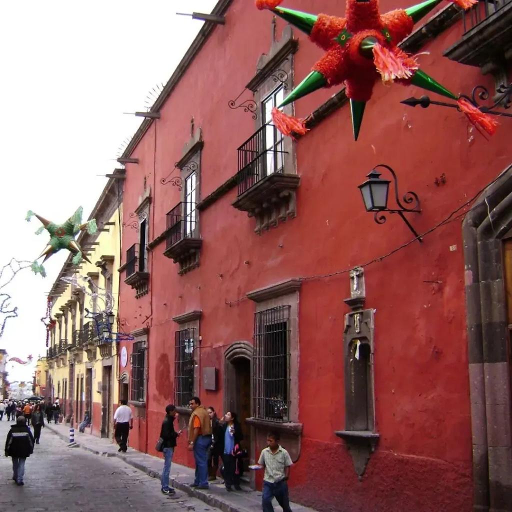 Juna_amiko's tweet photo. En la urbo San Miguel de Allende

#meksiko 

#esperanton
#Esperanto 
#esperantolingvo 
#esperantobildoj 
#esperantofilmoj
https://t.co/sqic88eCZ2 https://t.co/7lmiGunhfg