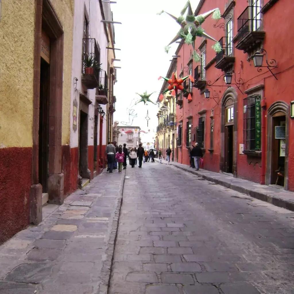 Juna_amiko's tweet photo. En la urbo San Miguel de Allende

#meksiko 

#esperanton
#Esperanto 
#esperantolingvo 
#esperantobildoj 
#esperantofilmoj
https://t.co/sqic88eCZ2 https://t.co/7lmiGunhfg