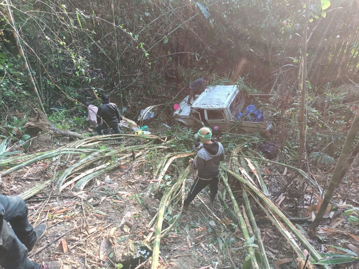 NehemiahZeme's tweet photo. #medicalteam met an accident #tousemroad. #nocasualty #report 

NB : Tousem road #theworst #duringrainyseason #People hardly #connect #outsider except for #emergency #cases.  #NHIDCL construction (NH-137) is just the beginning.  #government #must find an alternative ways out. https://t.co/JNIKGxbzPI