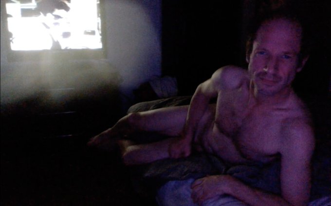 Who wants to join me in bed tonight? 😈 https://t.co/wSzAYe7pC2