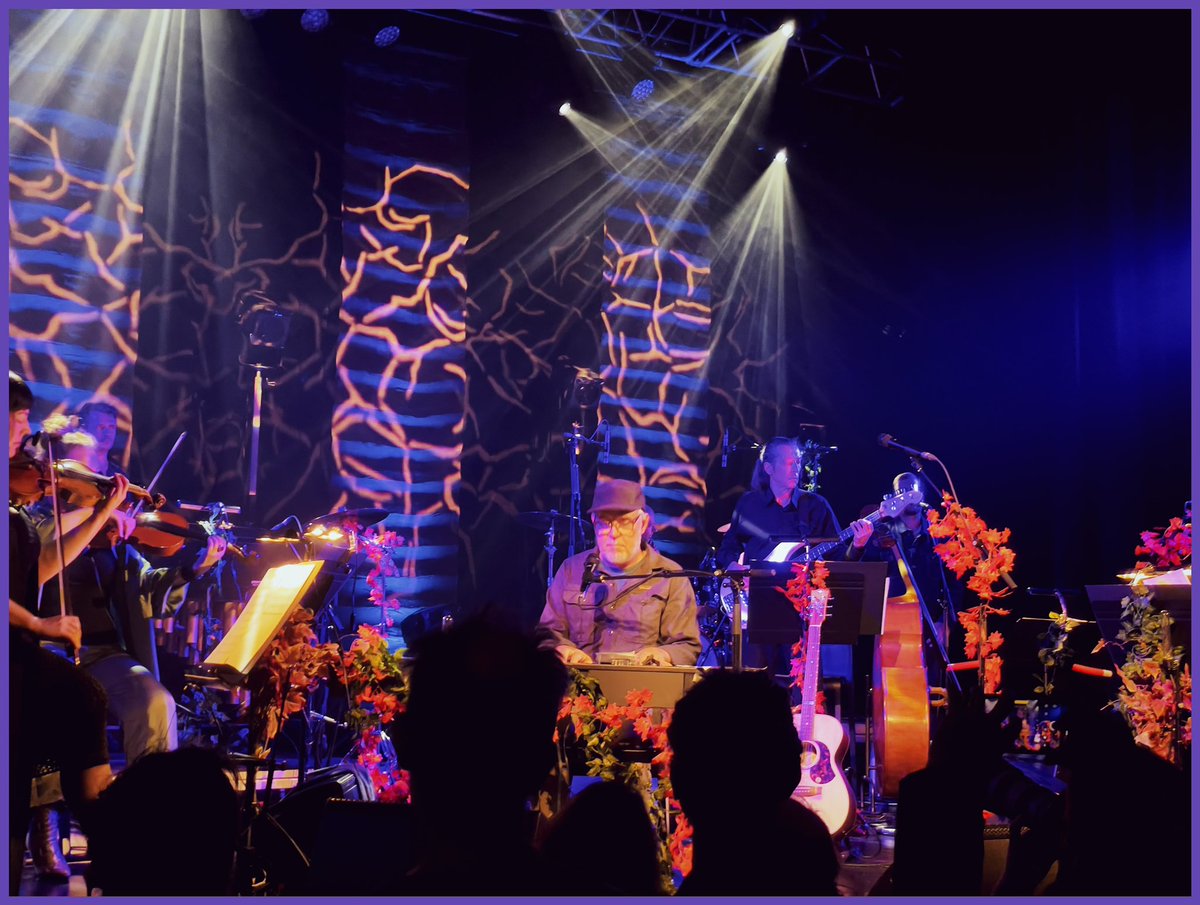 francoisdenis's tweet photo. @jasonlytle Last night show was incredible ! These songs, in their original version, on the piano alone, live in concert, or with these new arrangements are still so powerful !
And the Lost Machine Orchestra… 🤩🤩#trianon #grandaddy #lostmachineorchestra #jasonlytle https://t.co/sj3qrVIh1d