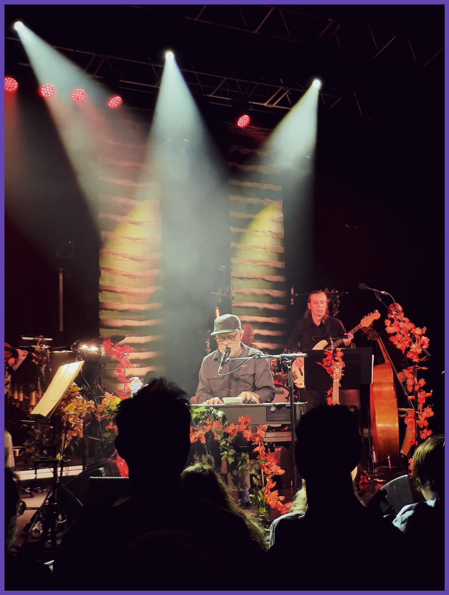 francoisdenis's tweet photo. @jasonlytle Last night show was incredible ! These songs, in their original version, on the piano alone, live in concert, or with these new arrangements are still so powerful !
And the Lost Machine Orchestra… 🤩🤩#trianon #grandaddy #lostmachineorchestra #jasonlytle https://t.co/sj3qrVIh1d