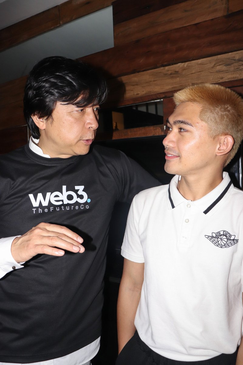 MiccoloSolis's tweet photo. We are doing a Revolution in Web 3 🔥 - @shentong (Axie Infinity Mentor) @AxieInfinity 

Grateful to attend my first Web 3 event IRL! Thank you for a great talk and for listening to our stories! 👏 @YGGPilipinas @gabusch

He promised to bring you here @Jihoz_Axie 🤗🇵🇭 #WeAreYGG https://t.co/4vWFdNbWw8