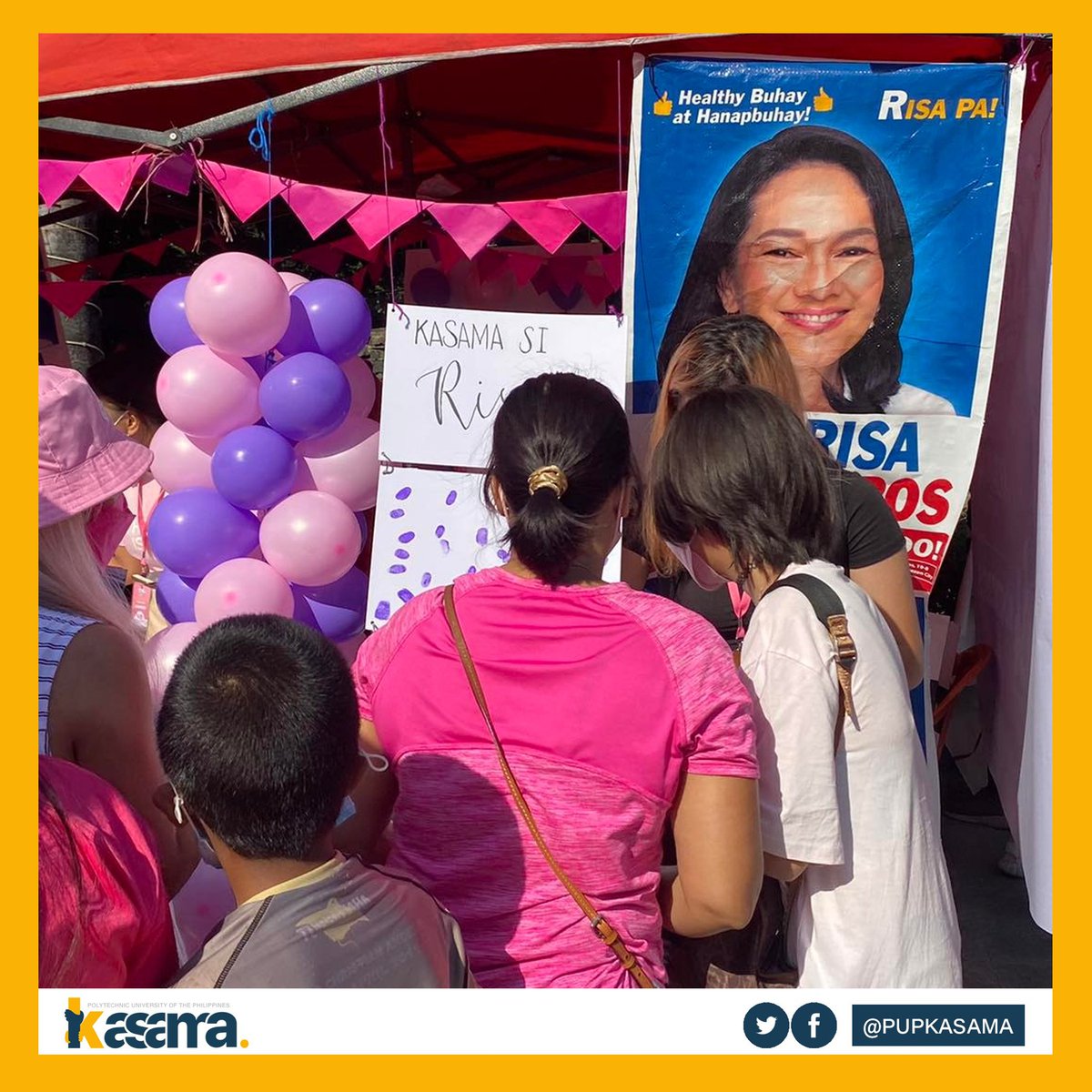 PUPKASAMA's tweet photo. Namigay rin ng “Free Hugs” ang ating kasama bilang simbolo ng pakikiisa at pagpawi ng pagod at pangamba ng mga dumalo.
Sa pagsulong ng gobyernong may tapat na serbisyo, may KASAMA ka!
#PUPKASAMA
#AnakNgFuchsia
#LeniKiko2022
#R1saPa https://t.co/iLYN7jpaVR
