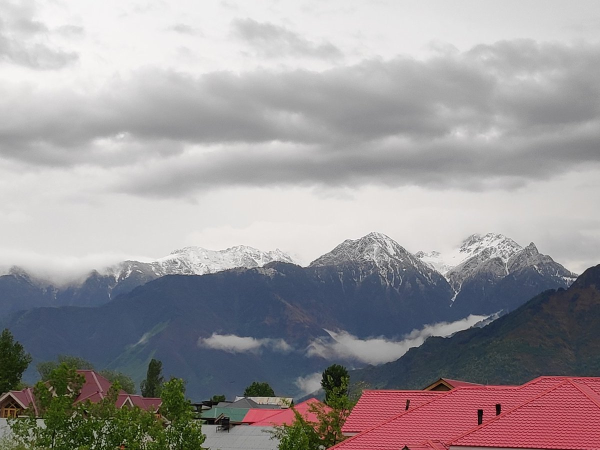 Fresh snowfall in Dachigam and Zabarvan hills including Mahadev peak (elevation 3,966 meters). A view through my room window a short while ago. #Kashmir, you're special. And I'm proud I was born from your womb. #Srinagar