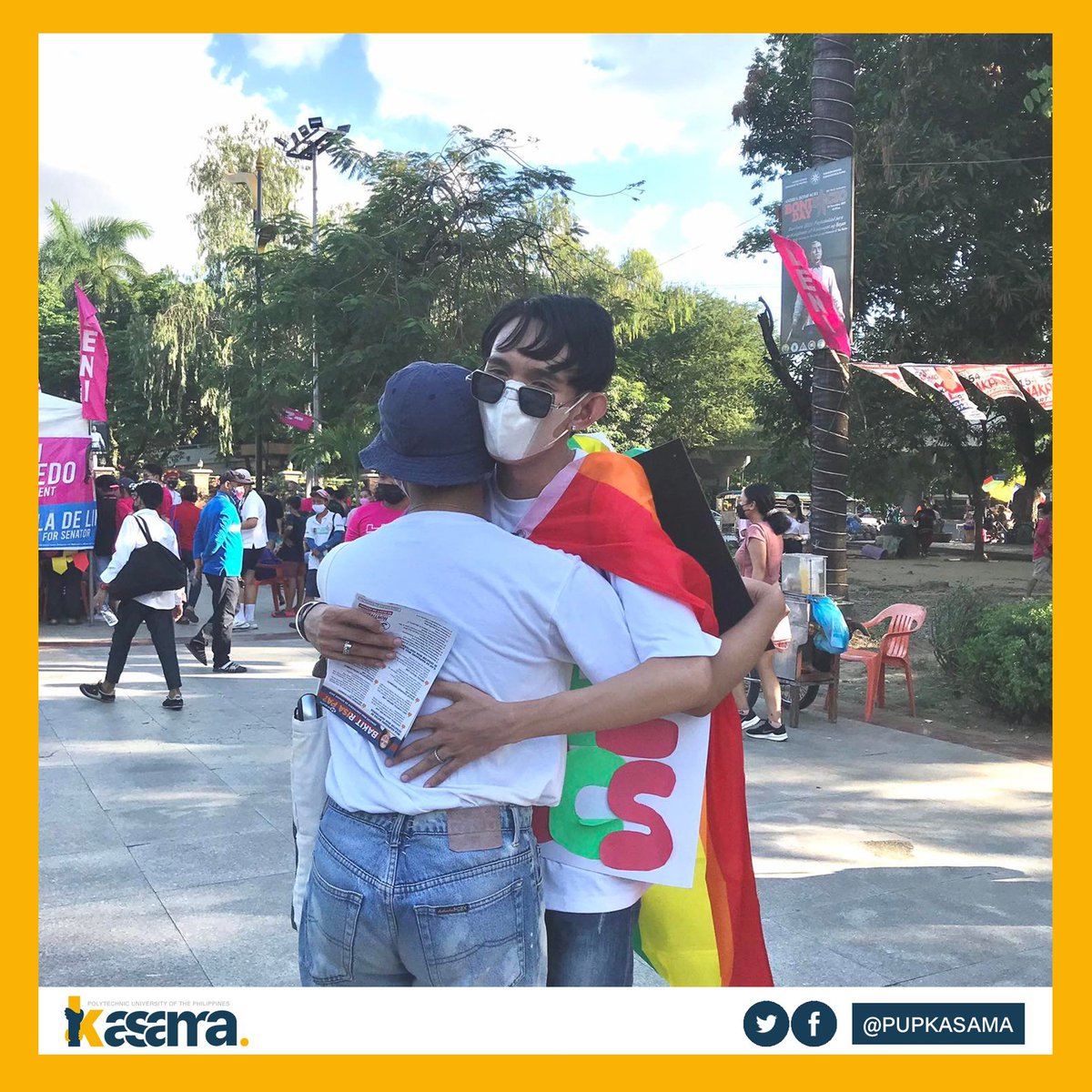PUPKASAMA's tweet photo. Namigay rin ng “Free Hugs” ang ating kasama bilang simbolo ng pakikiisa at pagpawi ng pagod at pangamba ng mga dumalo.
Sa pagsulong ng gobyernong may tapat na serbisyo, may KASAMA ka!
#PUPKASAMA
#AnakNgFuchsia
#LeniKiko2022
#R1saPa https://t.co/iLYN7jpaVR