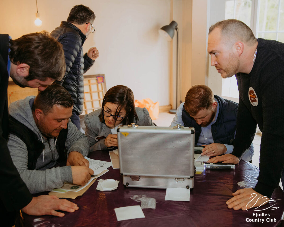 EtiollesCountry's tweet photo. Révélez le Sherlock Holmes qui sommeille en vous ! Etude de crime, analyse du corps et des indices, Vous serez immergés au coeur d'une incroyable enquête 👮‍♀️.

#etiollescountryclub #experienceetiolles #seminairepro #seminaireetcohesion #teambuilding #seminaire2022 #eventparis https://t.co/6TWETMdgsT