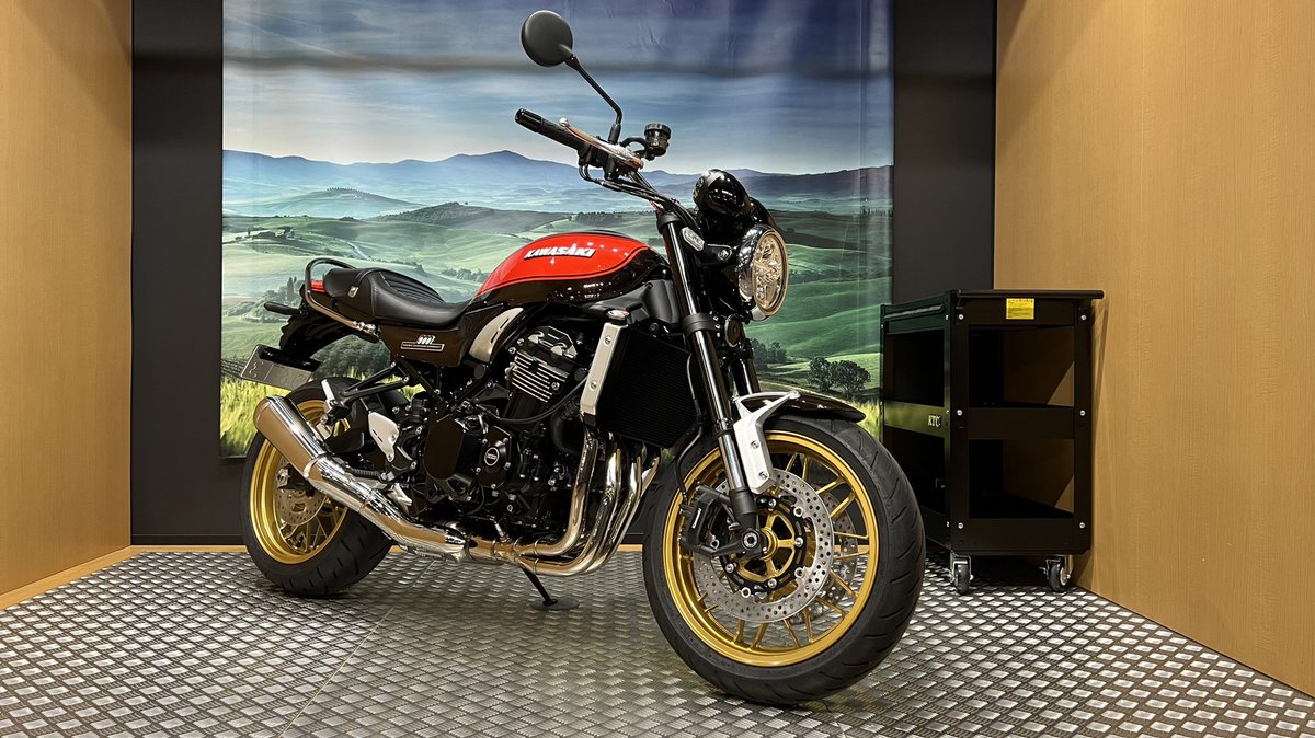 Shinlexus1's tweet photo. 名前 : SHIN
性別 : 漢
年齢 : 40代
住み : 大阪
愛車 : Z900RS 50thアニバーサリー納車前/レクサスNX300
前バイク: CB400SF
趣味 : バイク、筋トレ、ゲーム
バイク歴 : 25年以上

納車されたので再アップ！
ツーリング仲間募集中！

 #バイク乗りとして軽く自己紹介
#Z900RS https://t.co/Azp9GGgTzA