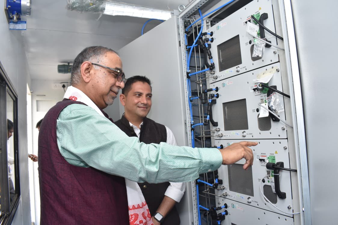 h2eSid's tweet photo. 20.04.2022 at 1330 hrs We generated #GreenHydrogen on a Commercial Scale for the First time for @OilIndiaLimited at Jorhat in Assam
Moment of Great Pride & one that brings hope for realisation of #HydrogenEconomy #AEM #SOE
#ClimateResponsibility #GreenHydrogenNOW #FuelCellNOW https://t.co/pY7Rb6su3D