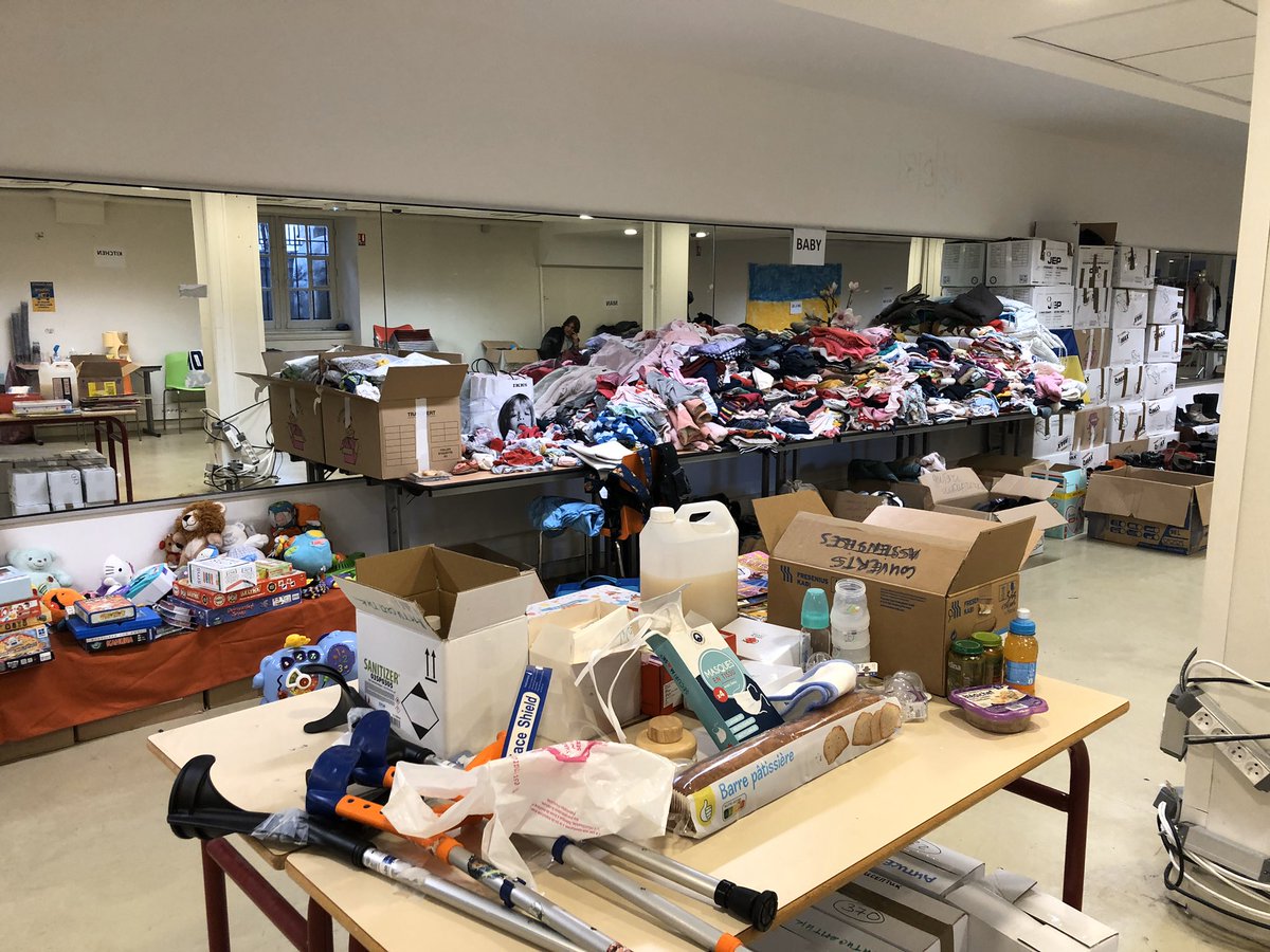 OPierrof's tweet photo. #HelpUkraine 🇺🇦Tous les jours, 18-20h, collecte vêtements👖👗👟, nourriture durable🥜, médicaments💊 à la @ciup_fr - besoin particulier de vêtements femmes été 👚. Plus d’info https://t.co/i4W7NwEZzp @jul_auteur @ascoppin @Adrien7105 @POURTAULionel @SolidariteUkrai https://t.co/rc59nYeeB5