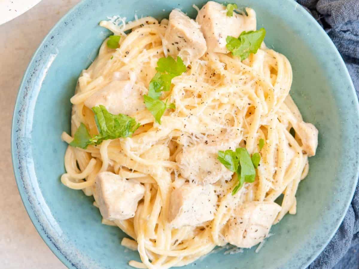 RG_InstantPot's tweet photo. Instant Pot Chicken Alfredo Rich, creamy and delicious Instant Pot Chicken Alfredo made effortlessly in under 30 minutes using the Instant Pot pressure cooker.... - https://t.co/bcNzOiYRyp #instant_pot #instantpotsuccess #instantpotrecipe https://t.co/XTgqlnEIB3