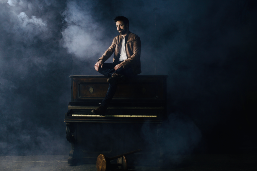 figueresaescena's tweet photo. Dissabte, coincidint amb la Diada de #SantJordi, @JMFigueres ens porta de nou el músic i compositor empordanès @marctimon! Estrena al Teatre Municipal el Jardí de #Figueres el seu primer àlbum pop en solitari: #Amalia🎶 Més informació i entrades a https://t.co/2asg1TPSZs https://t.co/F7xywXsfnG