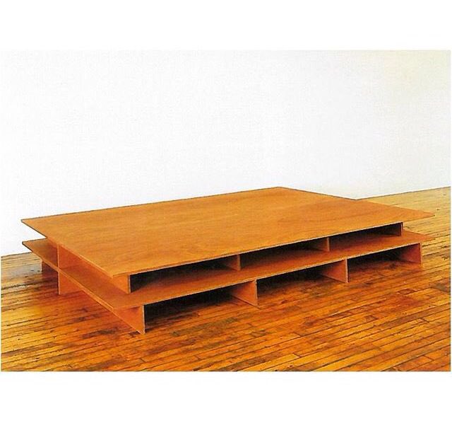 campcollar's tweet image. 한참 넬슨베드에 빠져있다가 요즘 꽂힌 침대는 도널드 저드 침대. 플랫폼 베드의 끝판왕이고 저드 가구치고는 생각보다 저렴하다. 정말 너무 멋있어.