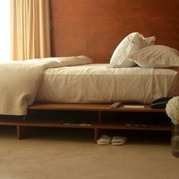 campcollar's tweet image. 한참 넬슨베드에 빠져있다가 요즘 꽂힌 침대는 도널드 저드 침대. 플랫폼 베드의 끝판왕이고 저드 가구치고는 생각보다 저렴하다. 정말 너무 멋있어.