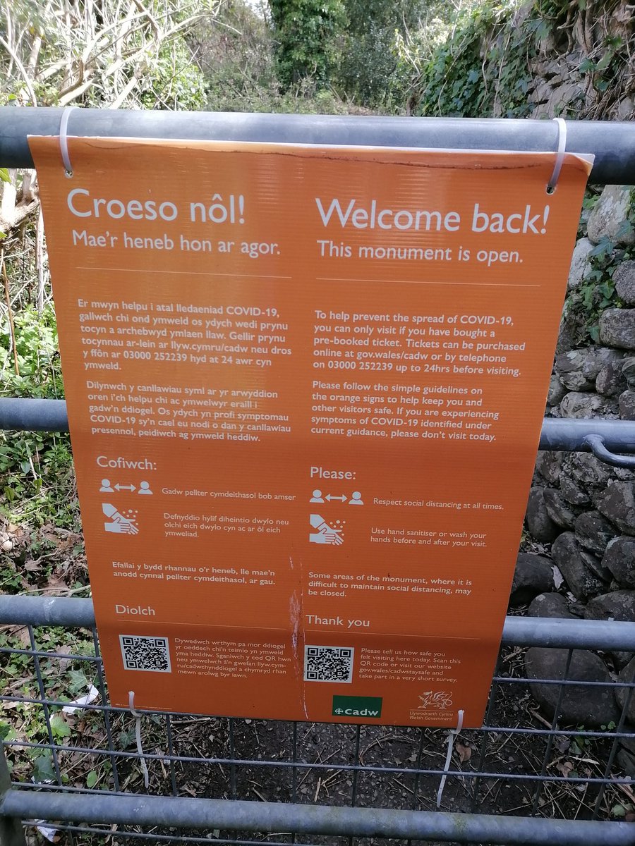 Bizarre generic Cadw 'welcome back sign at a Neolithic monument that has never required tickets @Viral_Archive