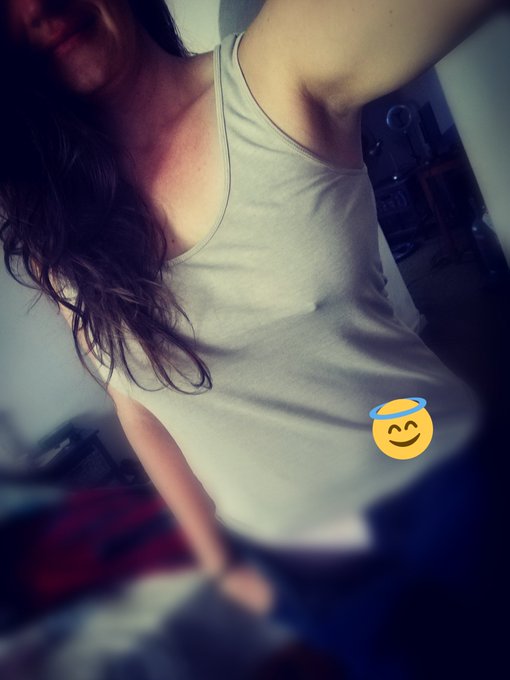 No bra Thursday 😋 I will be live on #stripchatlive again tonight from 10pm. *** RETWEET AND YOU WILL<a href="/tag/stripchatlive"class="tags">#stripchatlive</a><a href="/tag/naughtywife"class="tags"><span>#naughtywife</span></a><a href="/tag/hornywife"class="tags"><span>#hornywife</span></a><a href="/tag/brunettecougar"class="tags"><span>#brunettecougar</span></a>