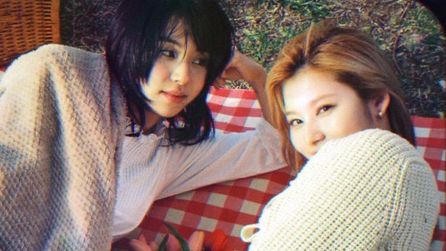 _tzuyuchoco's tweet photo. this chaeyoung          with           this sana https://t.co/V55Ik0mDk5