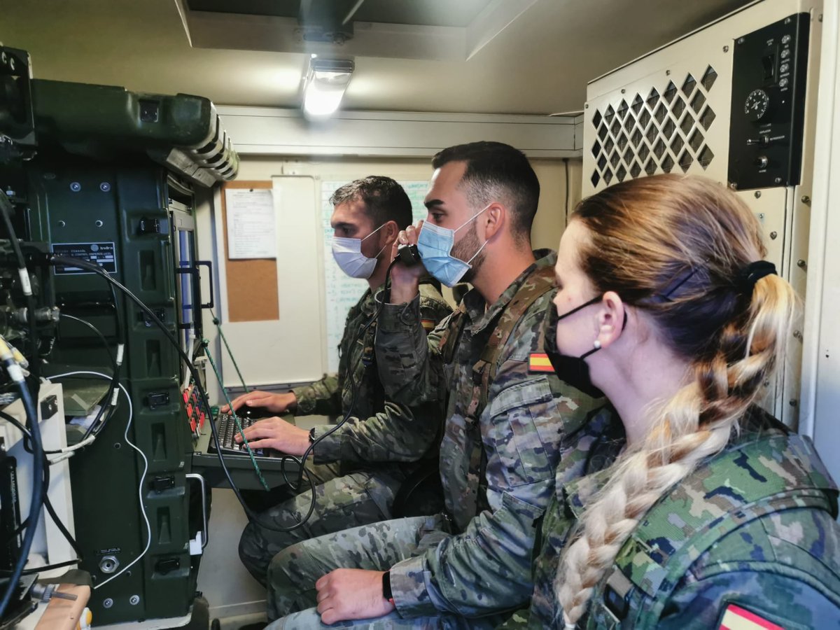 MADOC_ET's tweet photo. Los alumnos de la #ACART_ET de #Segovia realizan ejercicios de instrucción y adiestramiento de #artillería #antiaérea con la Batería Mistral del #GACAXII #BRIXII @FUTER_ET.
#UltimaRatioRegis
#ETEscueladeLíderes
#MADOC25Años https://t.co/LGoptq94AM