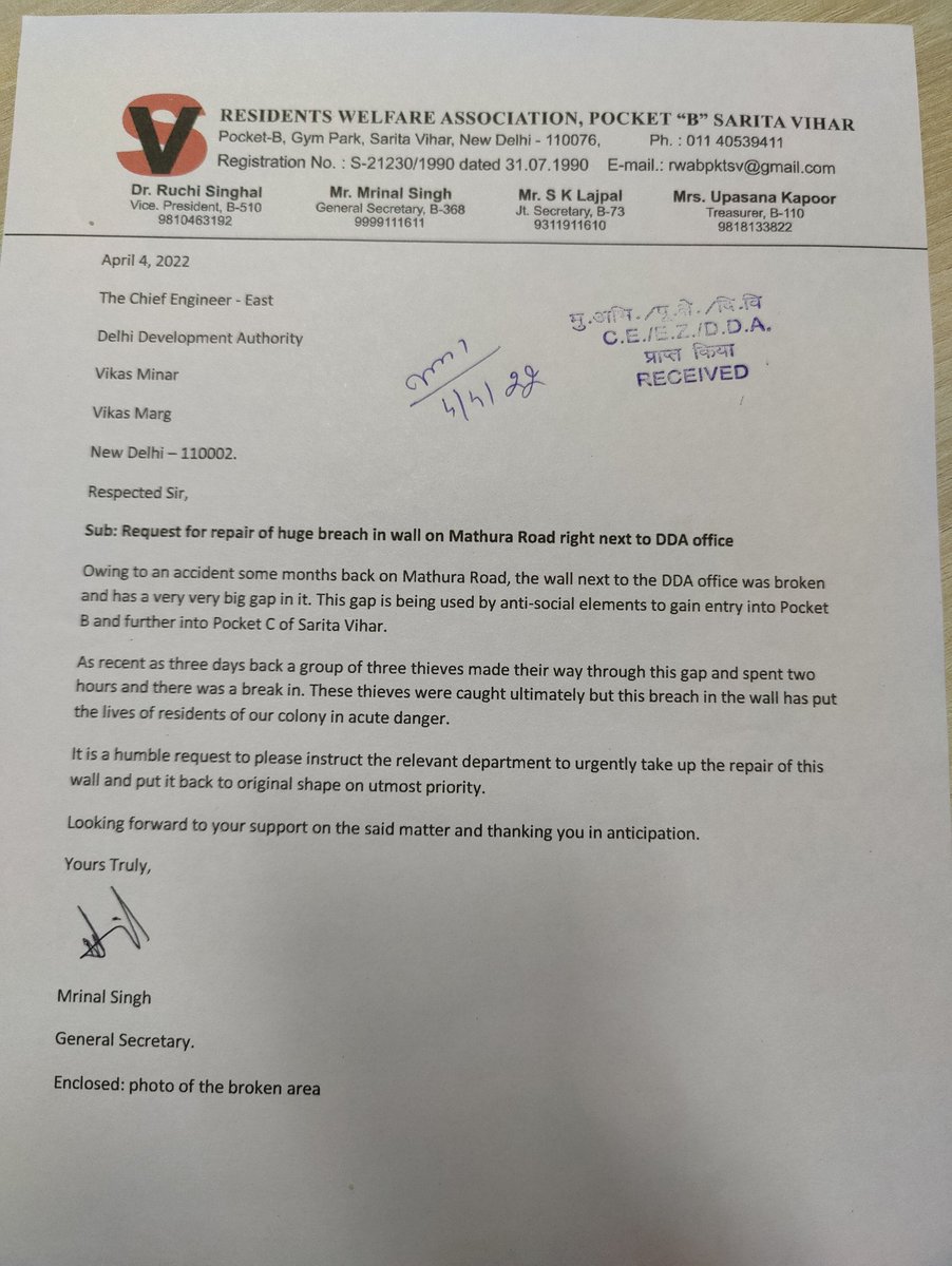citizenforumsv's tweet photo. @official_dda @LtGovDelhi @CPDelhi @DCPSEastDelhi this wall is broken 0mtrs from DDA off on Mathura road Sarita Vihar. Rwa B block Sarita vihar has given attached letter for repair to Chief engg. 20 days hav passed and no action. Thieves cm thru enter the colony urgent repair req https://t.co/Ls89iqdnv6