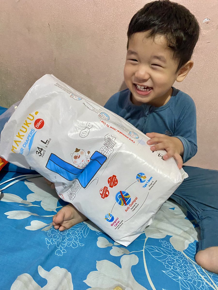 windyndyy's tweet photo. Marvel selalu happy kalo sudah pakai @MakukuIndonesia 😻 popok yg selalu bikin anak nyaman dalam beraktivitas, kepoin semua medsos MAKUKU buat tau keunggulan MAKUKU😻 #MAKUKUAirDiapersAntiGumpal #MAKUKUAirDiapersSlim #MAKUKUMemulaiEraSAP https://t.co/dtqQKBnX5w