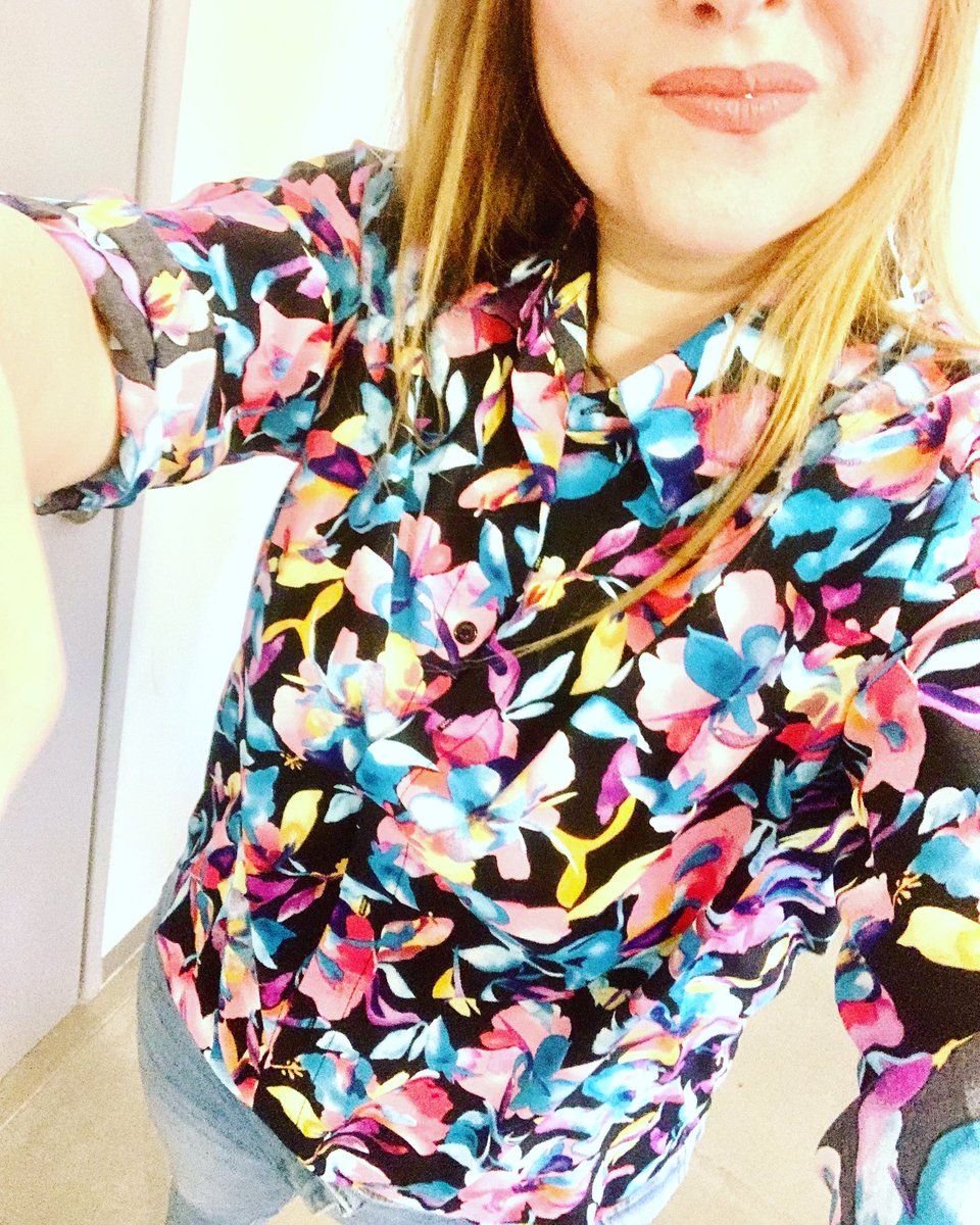 Scolu6's tweet photo. Chemisier à vendre fleuris neuf. Taille 36,38,ou 40. Touché très fluide et agréable à porter. Prix 29€ #chemisier #blouse #chemisierfleuri #blousefleurie #vetementfemme #estival #vetementete #modefashion https://t.co/TMnwW78byf