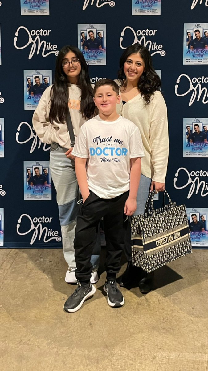 SelliAbdali's tweet photo. Thank you so much @RealDoctorMike and @SamDonaldBowers for the tickets to the #alivetour! We all loved every minute of the show, especially playing Medical Family Feud! It was such a fun night!! #coolaunt https://t.co/2TX3GJpa2x