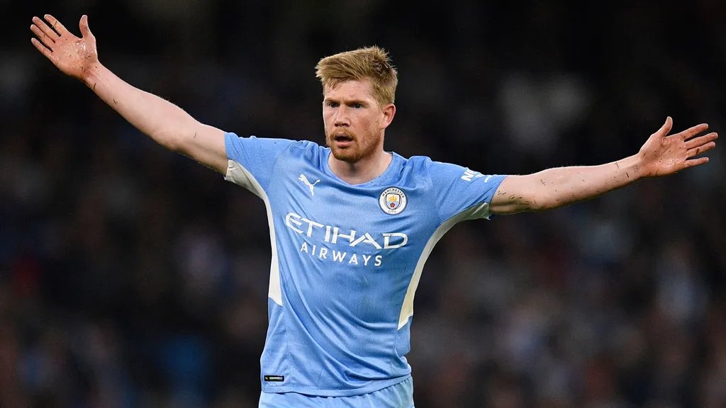 Bwinpe8's tweet photo. De Bruyne drags edgy Man City back to the top of the Premier League with Brighton win. Pep Guardiola's side regained their one-point advantage over Liverpool with a 3-0 victory over Brighton after a tense, goalless first half! https://t.co/kmy36HZQYW